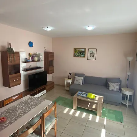 Escape From Center * Makarska
