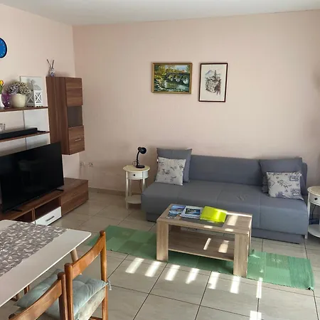 Escape From Center Apartment Makarska