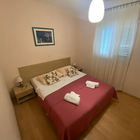Escape From Center Apartment *