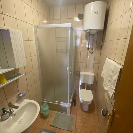 Apartment Escape From Center *