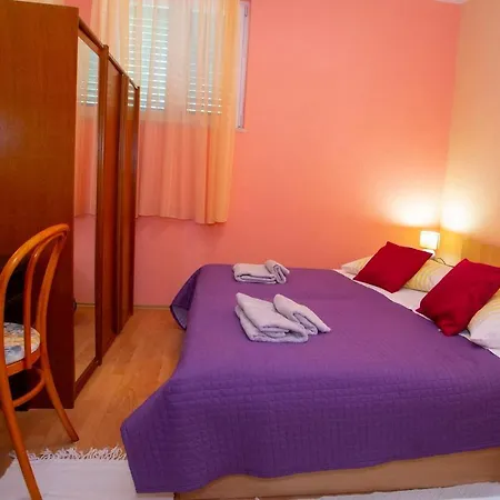 Apartman Escape From Center